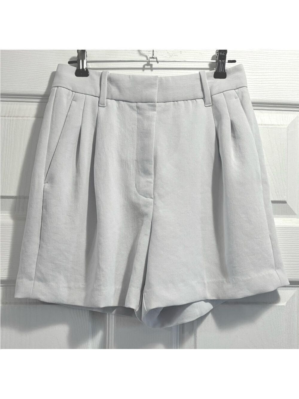 Aritzia Wilfred Effortless Shorts 5” Frozen Grey Crepette Pleated High Rise Sz 2